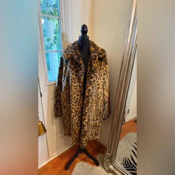 JCREW LEOPARD PRINT FAUX FUR COAT ♥︎
• 90’S VIBES • GRUNGE • VINTAGE • - Picture 5 of 10